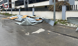 Eskişehir’de Kuvvetli Rüzgar Çatı Uçurdu