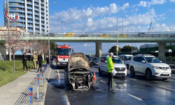 Zeytinburnu’nda Otomobil Alev Aldı, Özel Harekat Yolu Kapattı