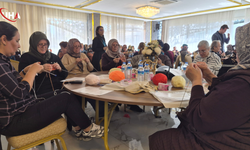 Malatya’da Şişler Yarıştı: Kadınların Hızlı Örgü Mücadelesi