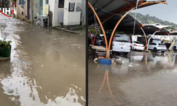 Ayvalık’ta Sağanak Esareti: Sokaklar Göle Döndü, Trafik Durma Noktasına Geldi