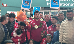 Milli güreşçi Rıza Kayaalp’e Ankara’da Mehterli Karşılama