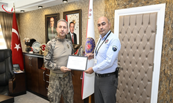 909 Bin TL'lik Vurgunu Önleyen Güvenlik Görevlisine Teşekkür Belgesi