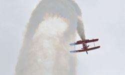 Türkiye'nin İlk Kadın Akrobasi Pilotundan Çocuklara Jest