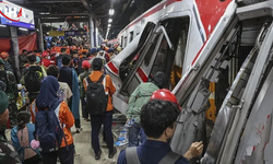 Endonezya'da Tren Faciası: İki Tren Çarpıştı, 14 Ölü