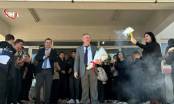 Tekirdağ'da Emekli Olan 40 Yıllık Öğretmene Alkışlar Eşliğinde Veda