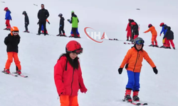 Kars'ta Kar Keyfi: 2 Bin İlkokul Öğrencisi Kayakla Tanıştı