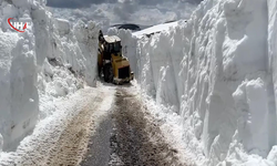 Nisan Ayında Kış Geri Döndü: Erzincan’da 4 Metrelik Kar Tünelleri