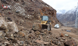 Erzurum'da Kar Ve Yağmur Sonrası Heyelan: Yol Çöktü