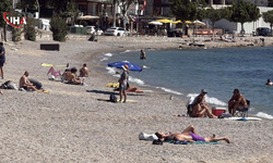 Bodrum’da Deniz Keyfi Başladı: Sıcak Havayı Fırsat Bilenler Sahilleri Doldurdu