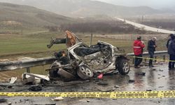 Malatya'da Otomobil TIR İle Çarpıştı: 3 Kişi Hayatını Kaybetti