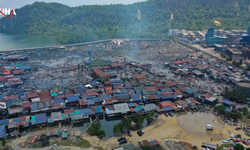 Malezya’da Dev Yangın: Kıyı Köyünde Yaklaşık 1000 Ev Kül Oldu