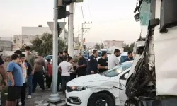 Mardin'de Korkutan Kaza: TIR İle Çarpışan Sürücü Yaralandı