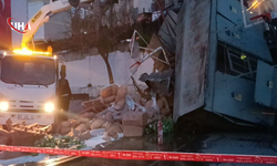 Freni Patlayan Kamyon Okul Bahçesine Uçtu: 1 Kişi Yaralandı