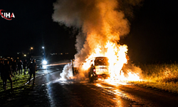 Muş’ta Can Pazarı: Alev Topuna Dönen Otomobilden Saniyelerle Kurtuldular