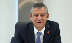 CHP Lideri Özel, Kendisinden Kravat İsteyen Çocuğu Kırmadı