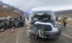 Feci Kaza: Öğretmen Servisi ile Otomobil Çarpıştı