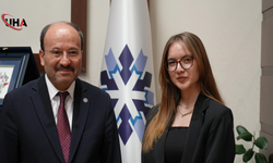 Üniversiteli Gizem, Rektörün 11 Saatlik Mesaisine Eşlik Etti