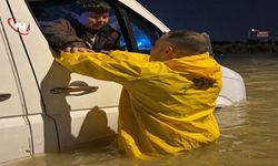 Adana’da Sağanak: Minibüste Mahsur Kalan Çocuklar Kurtarıldı