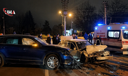 Sakarya’da Korkunç Kaza: Otomobiller Çarpıştı, 5 Yaralı