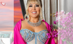 Safiye Soyman’dan Yeni Tarz: Dev Çantadan Sonra Taşlı Gözlük