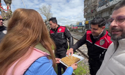 Kavga İhbarına Giden Polislere Baklavalı Sürpriz