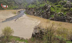 Dere Taştı: Şemdinli-Derecik Yolu Ulaşıma Kapandı