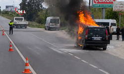 Antalya Serik’te Korkutan Araç Yangını: Trafikte Alevler Yükseldi
