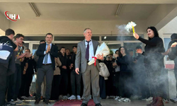 Bir Devir Kapandı: 40 Yıllık Öğretmen Alkışlarla Uğurlandı