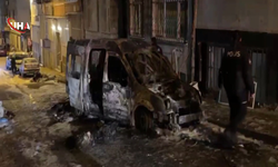 Fatih'te Korkutan Yangın: Park Halindeki Hafif Ticari Araç Alev Alev Yandı