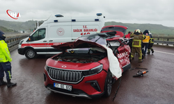 Yalova'da Otomobil TIR’a Çarptı; 4 Yaralı