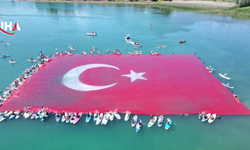 Serdivan’da 19 Mayıs Coşkusu: Dev Bayrak Etkinliği