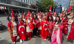 19 Mayıs Coşkusu Stuttgart’ta Meydanı Kırmızı-Beyaza Boyadı
