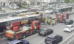 Avcılar'da Metrobüs Yangını: Seferlerde Aksama Yaşanıyor