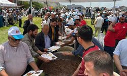 Keşkek Kuyruğu Uzadı: 2 Ton Keşkek 60 Dakikada Bitti