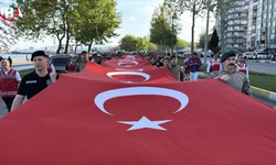 Gençlerden 19 Mayıs’a Özel 100 Metrelik Bayraklı Yürüyüş