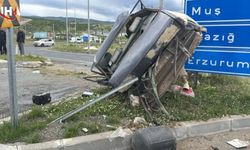 Viyadük Işıklarında Kaza: Otomobillerden Biri Ters Döndü