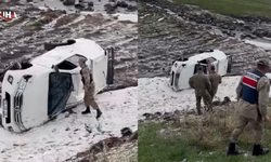 Ardahan'da Askeri Araç Şarampole Yuvarlandı: 2 Yaralı