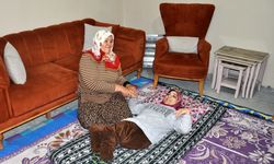 Engelli Kızıyla 36 Yıldır Yaşam Mücadelesi Veriyor