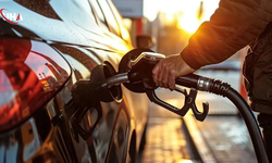 Benzine 7 Mayıs Ayarı: 2 Liralık Zammı ÖTV Kalkanı Göğüsledi