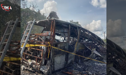 Endonezya’da Katliam Gibi Kaza: Otobüs Tankerle Çarpıştı, 16 Ölü
