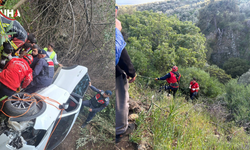 Çanakkale’de Kontrolden Çıkan Otomobil Uçuruma Yuvarlandı: 1 Yaralı