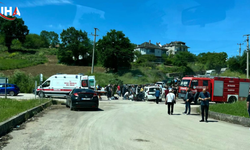 Sakarya’da Hafif Ticari Araç İle Otomobil Çarpıştı, 8 Yaralı