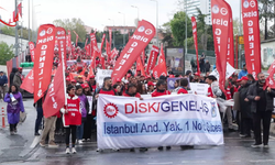 Kadıköy’de 1 Mayıs Coşkusu: Yağmura Rağmen Binler Rıhtım’da Buluştu