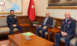 Bakan Yaşar Güler Pakistanlı Mevkidaşını Makamında Ağırladı