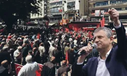 Güvenpark’ta Gözler Özgür Özel’in Konuşmasında! Binaya Posteri Asıldı…