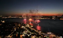 İstanbul Boğazı’ndaki Havai Fişek Gösterisi Havadan Görüntülendi