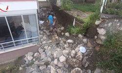 Şeyhcui Mahallesi’nde Duvar Çöktü, Ekipler Önlem Aldı
