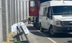 İzmir'de Demir Bariyere Çarpan Motosikletin Sürücüsü Hayatını Kaybetti