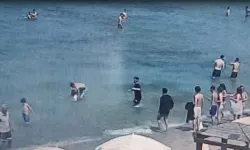Kuşadası’nda Korku Dolu Anlar! Çinli Turist Böyle Kurtarıldı