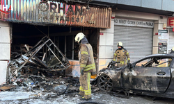 Kontrolden Çıkan Otomobil Dükkana Girdi: 2 Yaralı